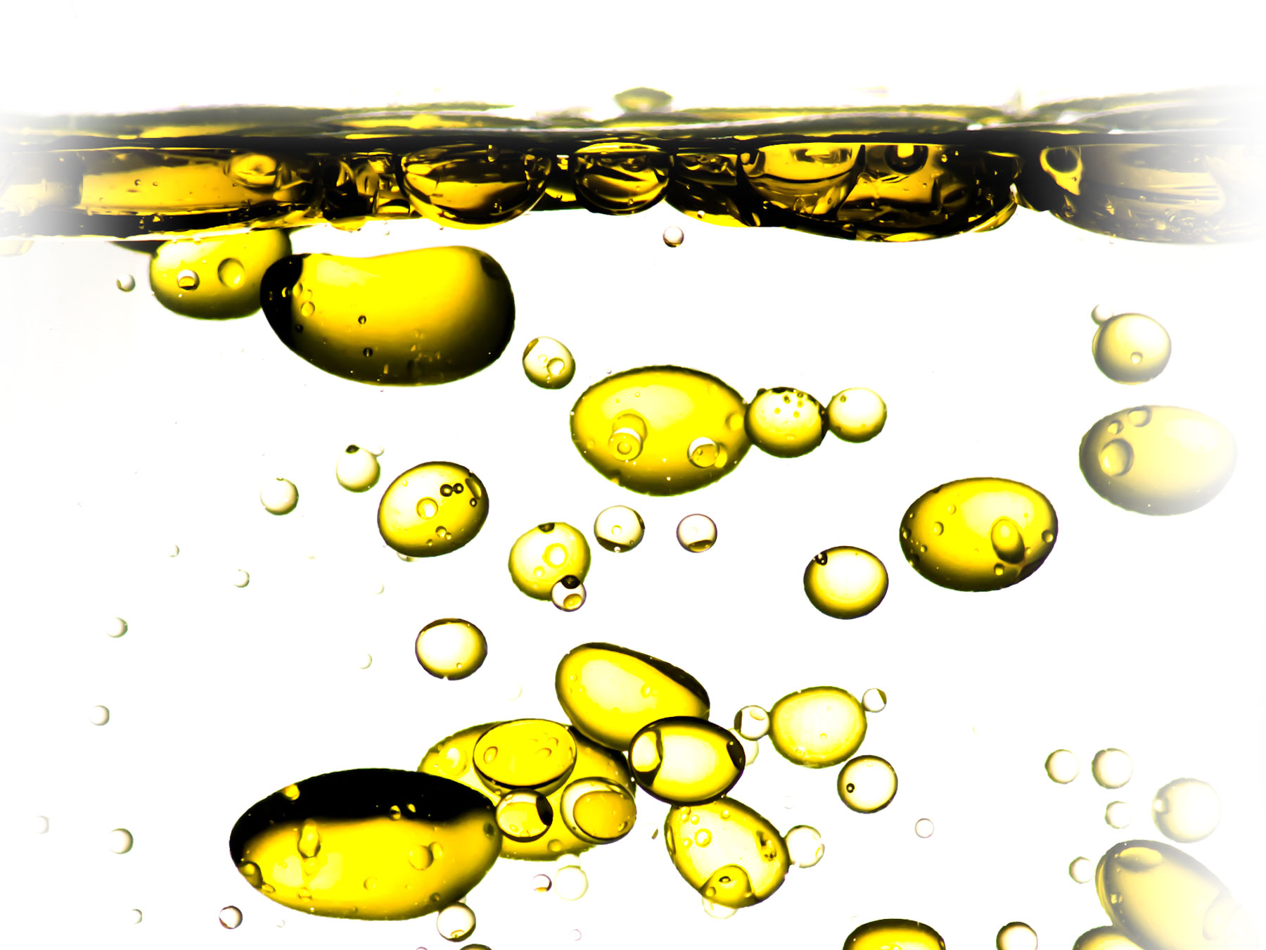 В воде масло образует. Капли масла в воде. Эмульсия масло в воде. Подсолнечное масло в воде. Каали масла в воде.