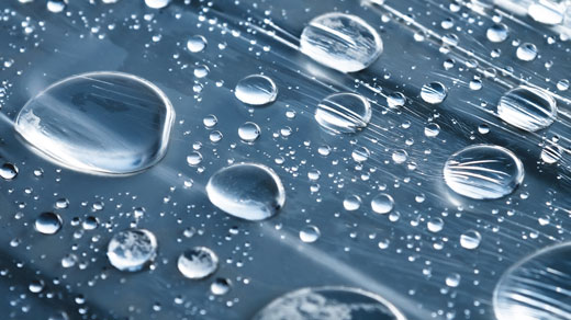 Figure 1: Kontaktwinkelmessungen bieten Einblicke in die Wirksamkeit verschiedener Oberflächenbehandlungen.